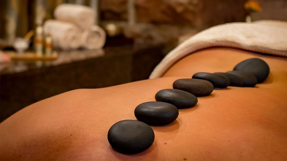 Hot-Stone-Massage im Schwarzwald
