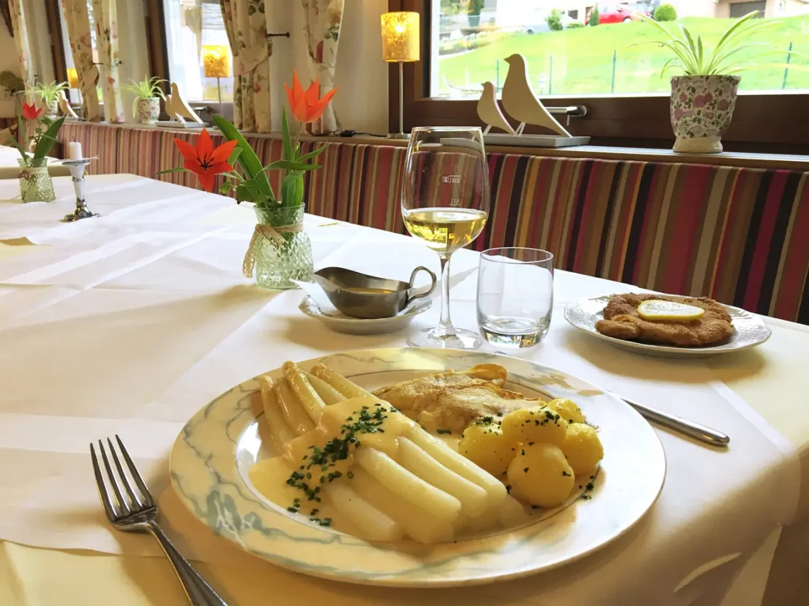 Spargelessen im Restaurant Kalikutt im Schwarzwald